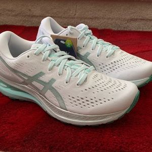 **NEW** Women’s ASICS Gel-Kayano 28 Running Shoes